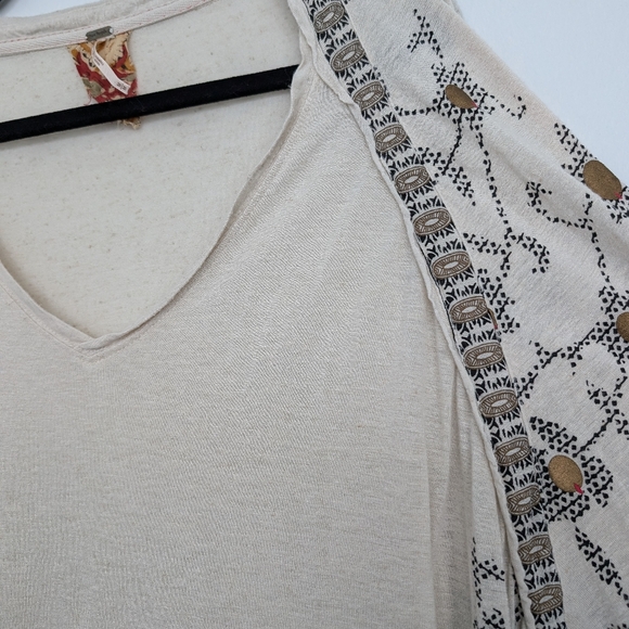 Free People Linen Lyocell Blend Medallion Printed Top Bell Sleeve Sz M Boho - Picture 8 of 16